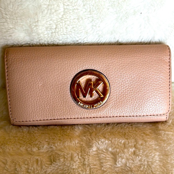 NWT-Michael Kors leather Fulton wallet. Color is call Ballet ( pale pink) - Picture 1 of 11